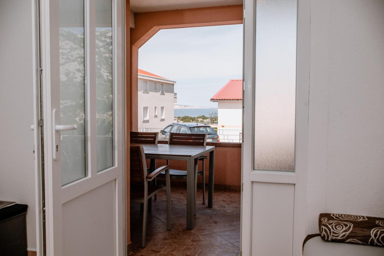 Apartmens Leona Karlobag Exterior foto