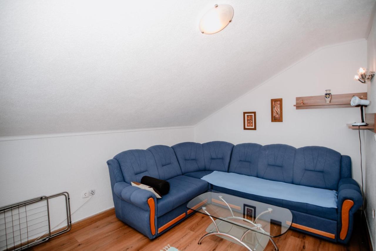 Apartmens Leona Karlobag Exterior foto