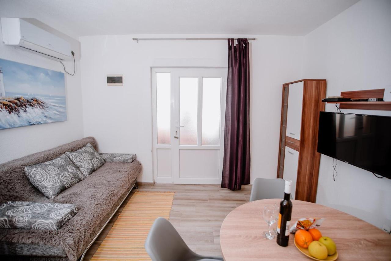 Apartmens Leona Karlobag Exterior foto