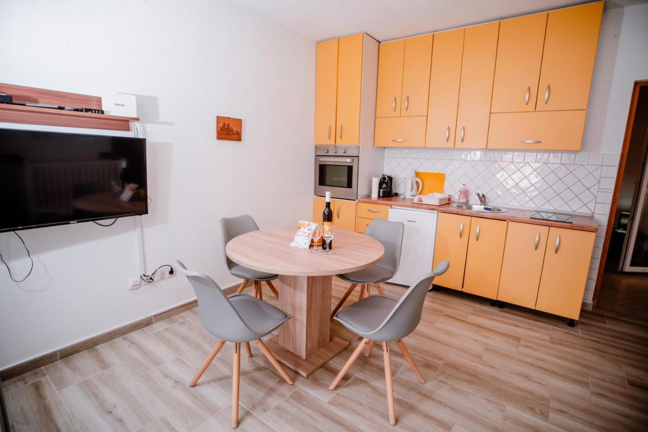 Apartmens Leona Karlobag Exterior foto