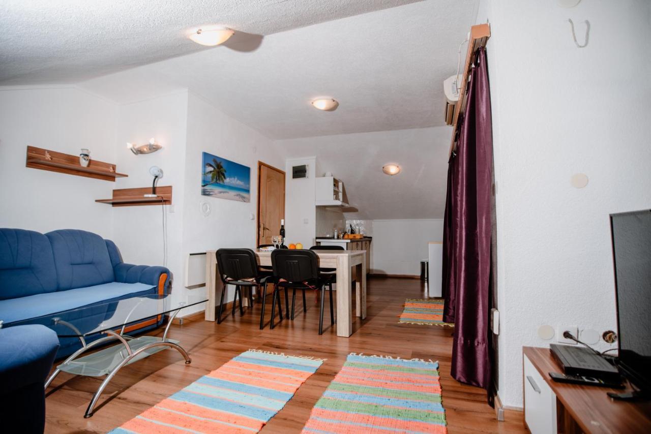 Apartmens Leona Karlobag Exterior foto