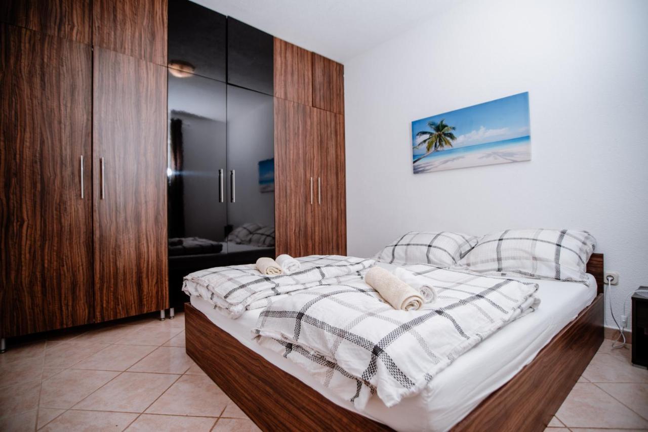 Apartmens Leona Karlobag Exterior foto