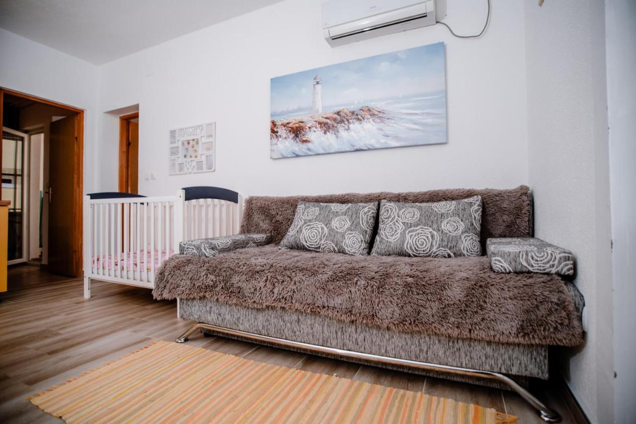 Apartmens Leona Karlobag Exterior foto