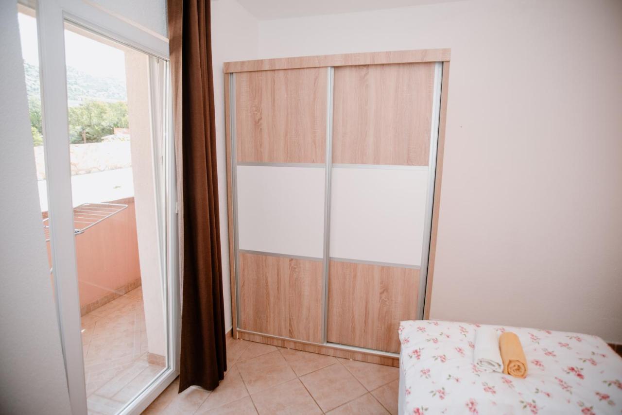 Apartmens Leona Karlobag Exterior foto