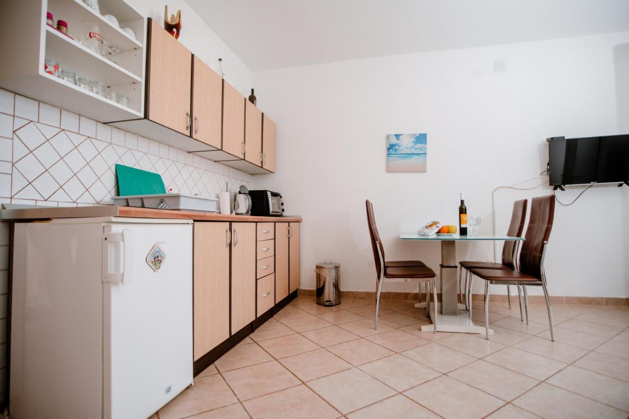 Apartmens Leona Karlobag Exterior foto