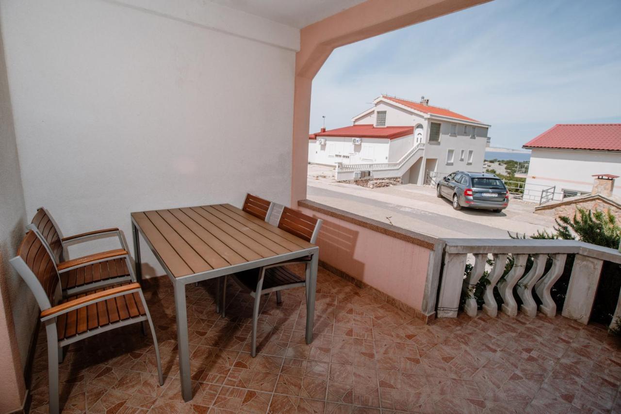 Apartmens Leona Karlobag Exterior foto