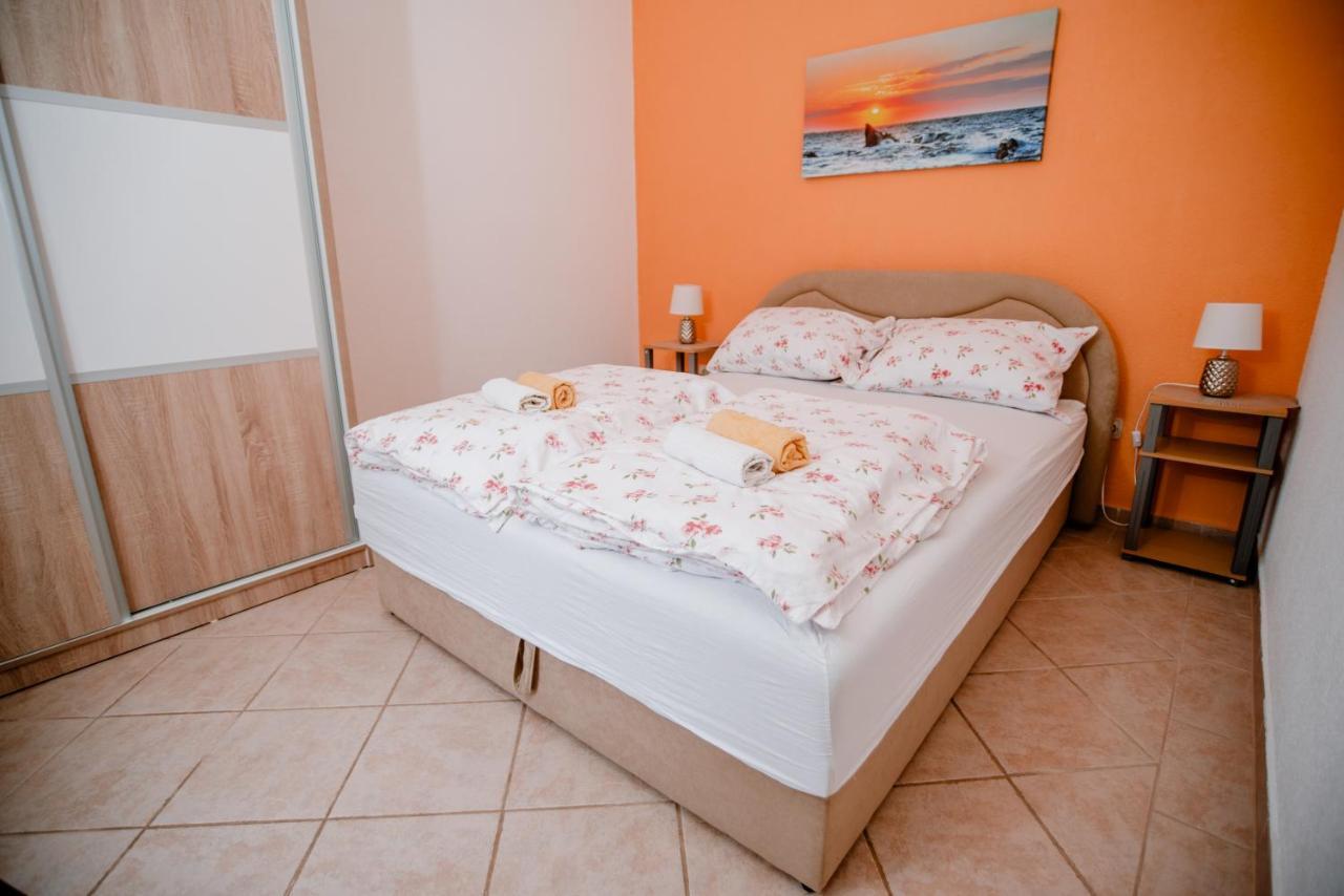 Apartmens Leona Karlobag Exterior foto