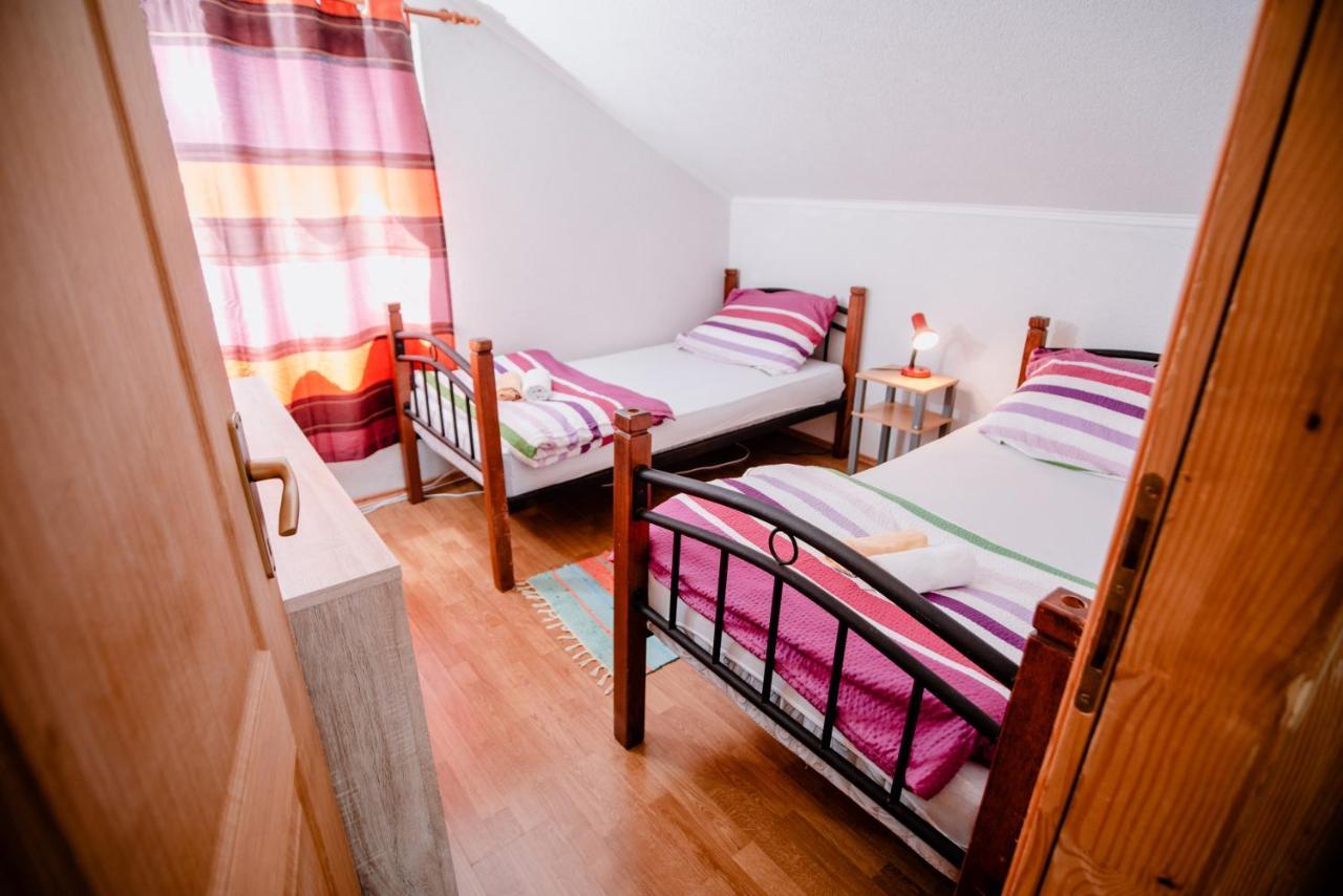 Apartmens Leona Karlobag Exterior foto