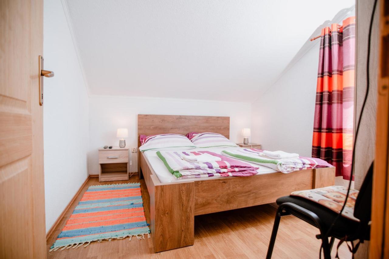 Apartmens Leona Karlobag Exterior foto